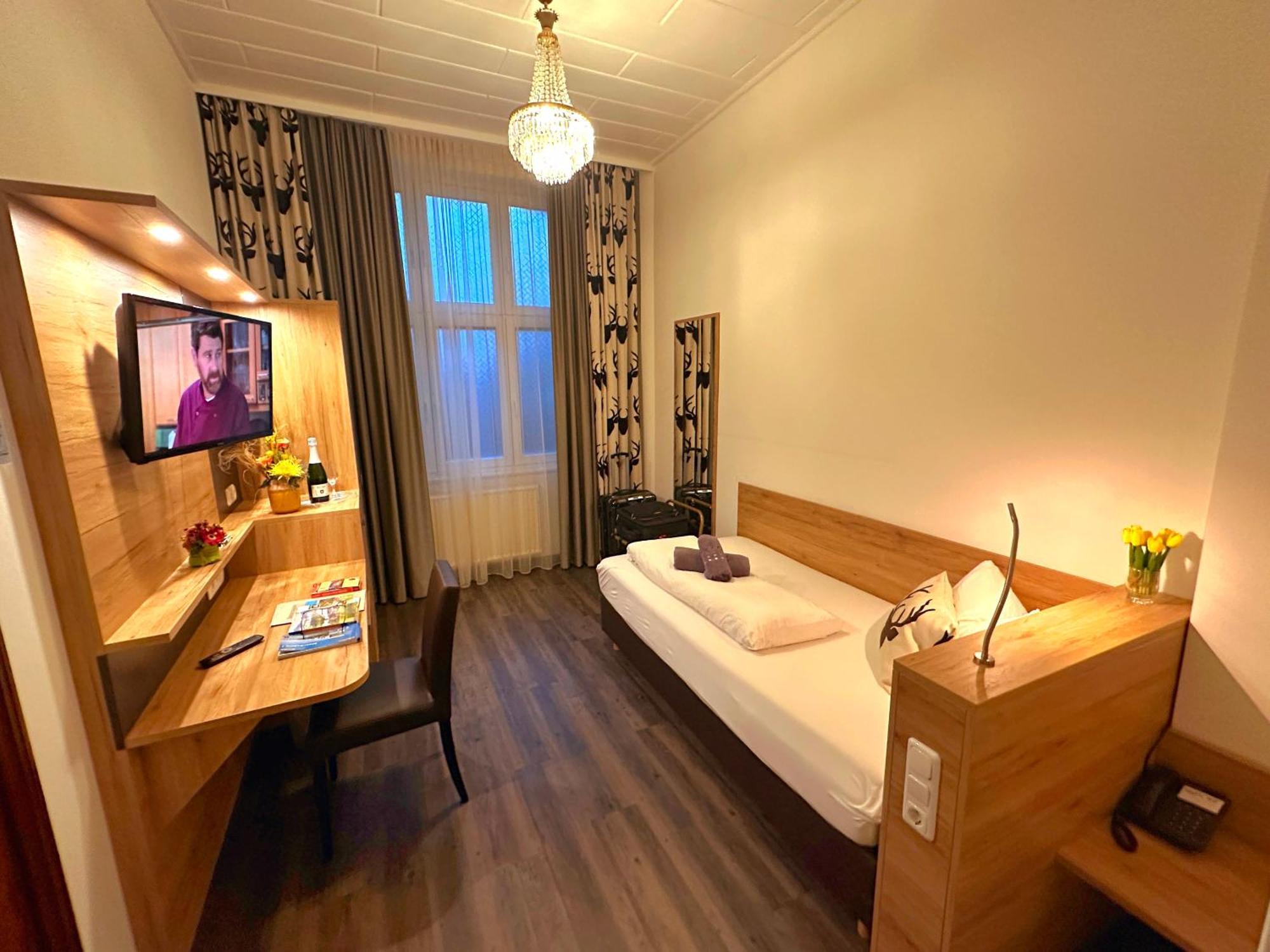 Hotel Am Markt باشاراش المظهر الخارجي الصورة